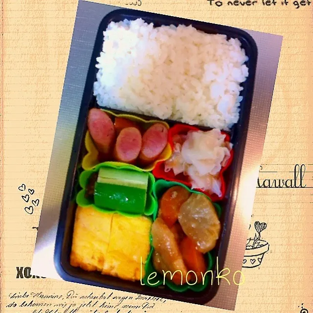 Snapdishの料理写真:１／２９お弁当  焼売、大根と鶏肉のさっぱり煮、もろきゅう、出し巻、ウインナー|由紀子さん