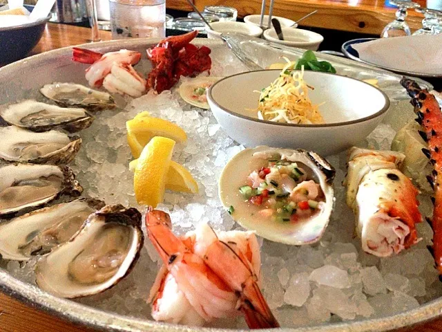 Poco platter. Oysters, shrimp, king crab, 3 styles of ceviche.|Jason Neffさん