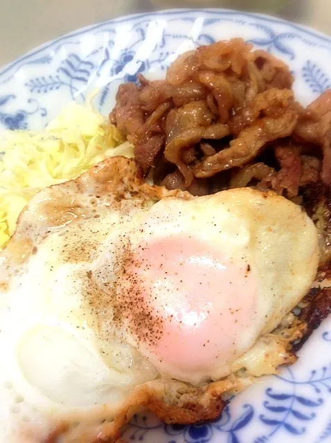 生姜焼き卵のせ|クッキーモンスターさん