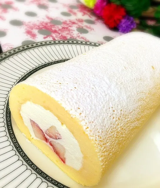 *･✿ふんわり苺のロールケーキ*:･✿*|りえさん