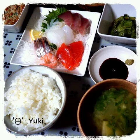 お刺身定食～酢の物、味噌汁、納豆～|ゅ。さん