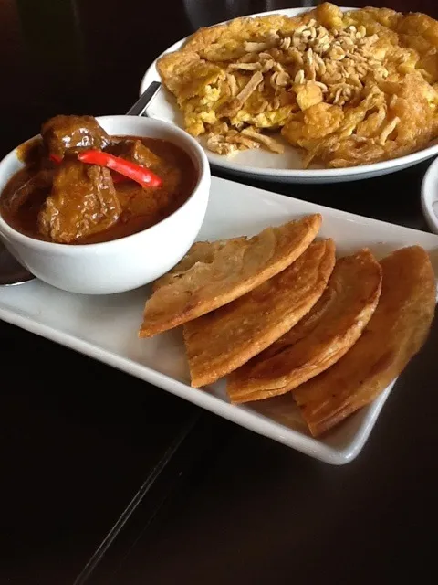 Pork Massaman Curry with Crispy Roti|Little Tomatoさん