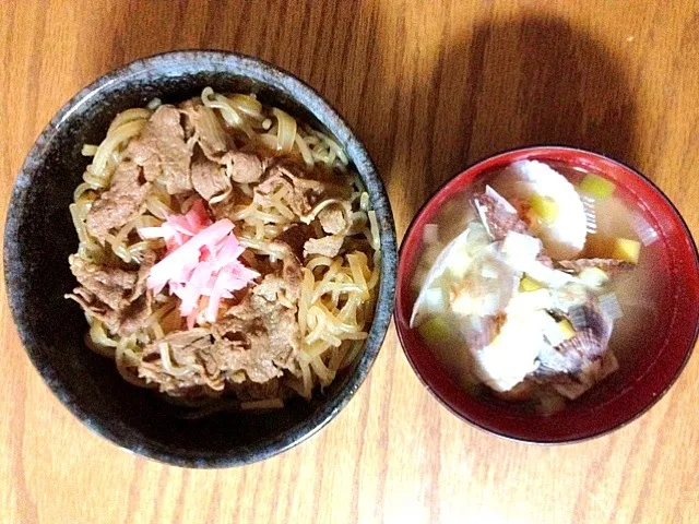 白滝たっぷりヘルシー牛丼＆ベビーホタテの味噌汁|＊ドリー＊さん