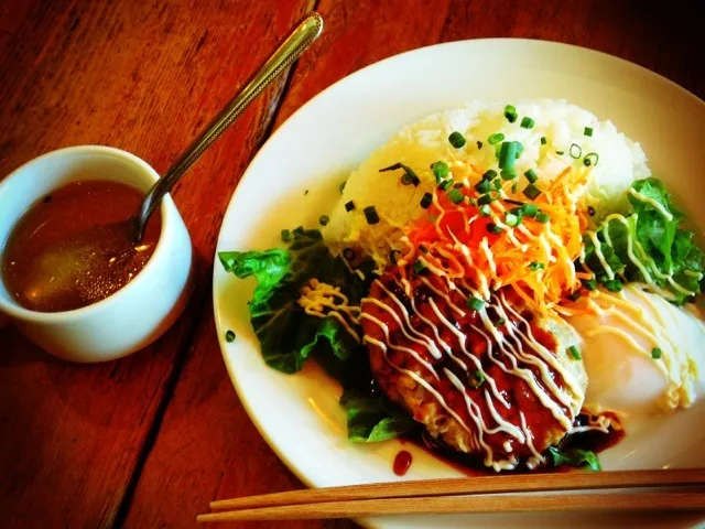 Snapdishの料理写真:29日のお昼ご飯。ロコモコ、ソースはおいしかった|ばんなおさん