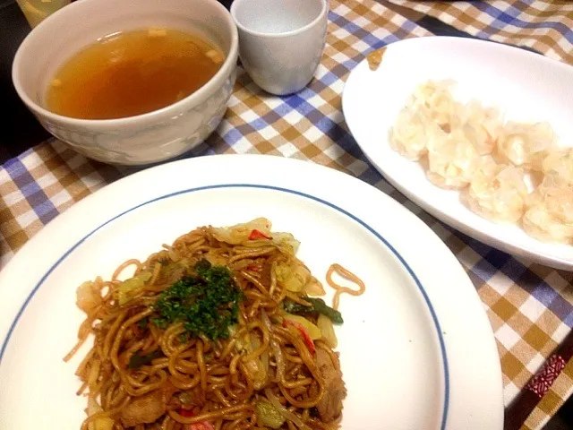 焼きそば、海老シュウマイ、ビーフスープ|食いしん坊もりもりさん