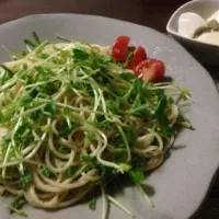 Snapdishの料理写真:生からすみと豆苗のパスタ|西中さん