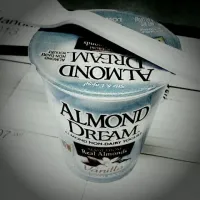 Snapdishの料理写真:Almond Dairy Free Yogurt|Alisa Judkinsさん