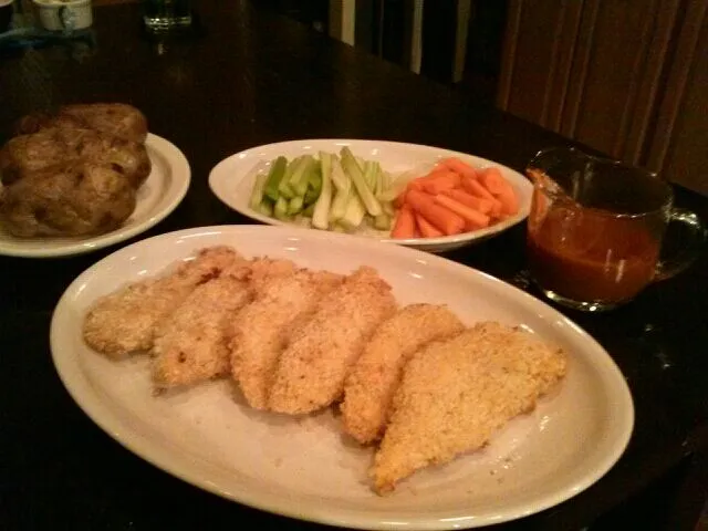 Snapdishの料理写真:Buffalo Baked Chicken Tenders|Holly Doranさん