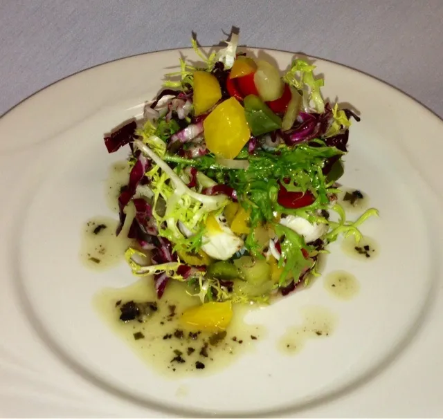 Crab with pickled cucumber & pepper, frisee & radicchio, truffle vinaigrette|mark seibertさん