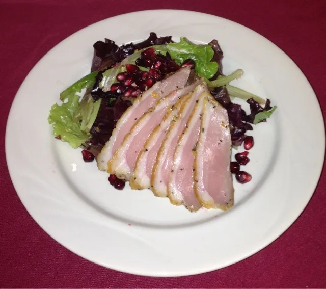 Smoked duck breast salad,  mixed greens, pomegranate arils & chopped pistachios, orange thyme vinaigrette|mark seibertさん