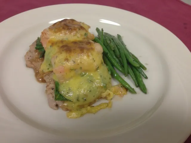 Scaloppini of veal w/ sautéed spinach & shrimp, béarnaise sauce gratin.|mark seibertさん