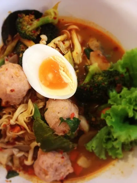 Spicy noodles with soft boiled egg.|Tewさん