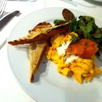 Best Scrambled Eggs with Salmon of London @ Ottolenghi|LYFさん