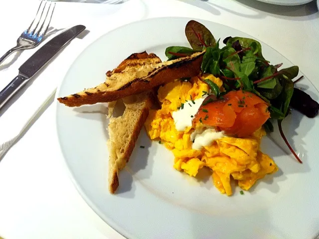 Best Scrambled Eggs with Salmon of London @ Ottolenghi|LYFさん