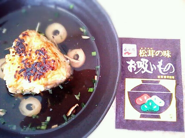 Snapdishの料理写真:CMでやってた焼おにぎりのお吸い物茶漬け|イモッチさん