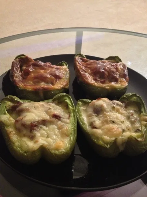 Stuffed peppers with roast beef and cheese|Skyler Lewさん