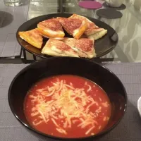 Grilled cheese n tomato soup|Skyler Lewさん