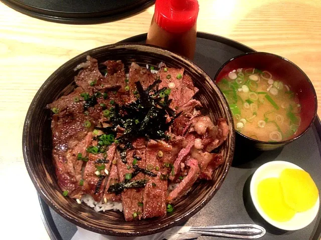 バリ盛り重ねステーキ丼☆|Takumanmaさん