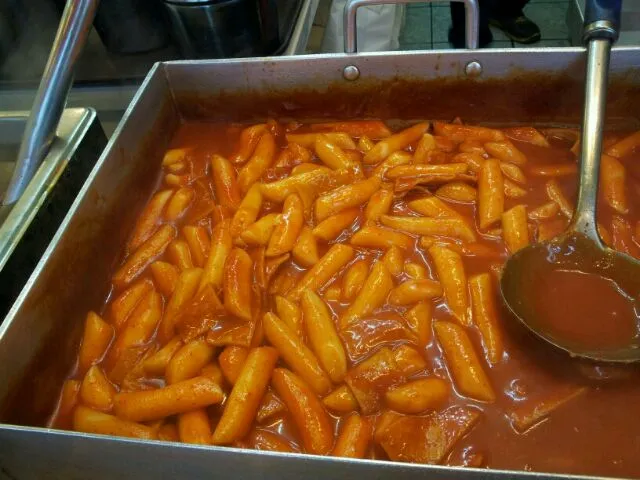 막 퍼먹고싶은 길거리떡볶이!|옥짱さん