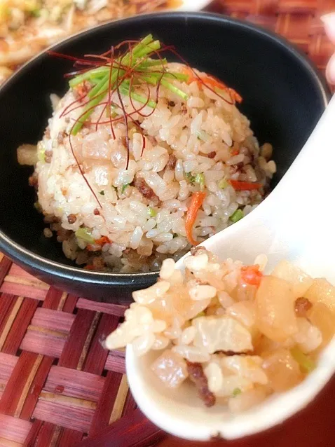 Radish fried rice✨ころx2大根と葉っぱの甘辛そぼろチャーハン|🌈Ami🍻さん