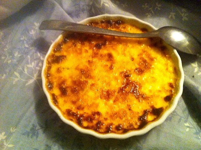 Tahitian vanilla bean creme brûlée using a toaster oven.|tyler forveさん