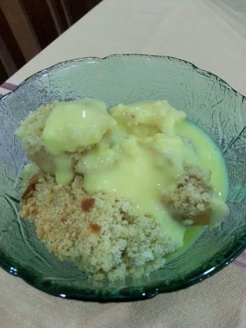 Apple crumble with Custard Sauce|Mrs BNazさん