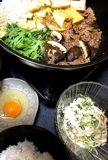 Snapdishの料理写真:#夕飯 豆苗ツナ玉ねぎサラダ、白米、すき焼き(牛肉)、玉子を付けて。はぁ〜満腹！お腹キツイ！|ms903さん