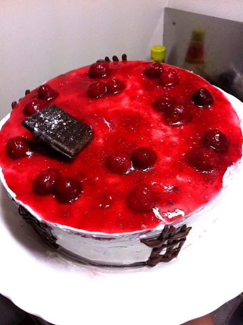 Snapdishの料理写真:Raspberry cake|woo chee shenさん