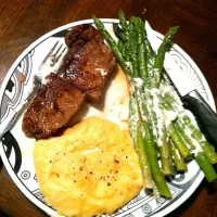 Snapdishの料理写真:Steak and asparagus with cream cheese sauce. Cheddar mashed potatos|jessicaさん