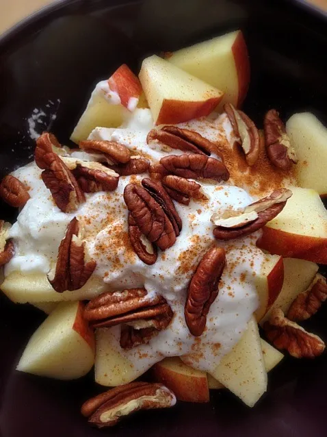 Yogurt with Apple, Pecan and Cinnamon|6畳フィットネスさん