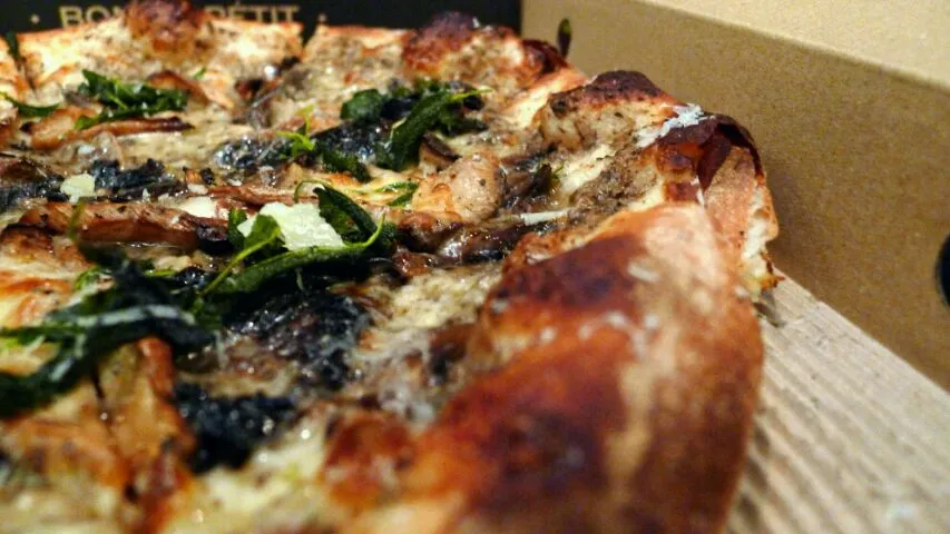 Snapdishの料理写真:Pizza (Bianca Funghi)|Olive Potatoさん