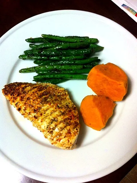 Snapdishの料理写真:Grilled chicken with green beans and sweet potato!|aishaさん