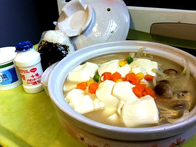 Snapdishの料理写真:100パーセント植物性の豆乳豆腐鍋|マニラ男さん