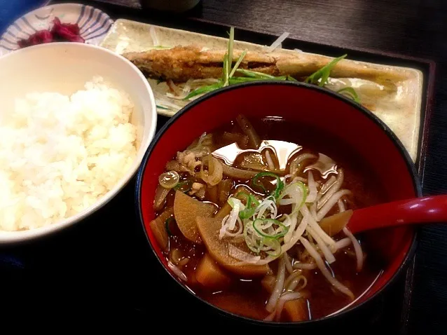 豚汁御膳。かますの唐揚げは骨があるけど、よく噛んで頭から尻尾まで全部食べちゃった。|liccaさん