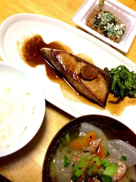 ブリ照りと具沢山豚汁|しおんさん
