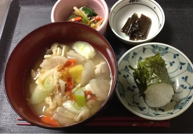 Snapdishの料理写真:具沢山のお味噌汁、ほうれん草の胡麻和え、昆布煮|のりこさん