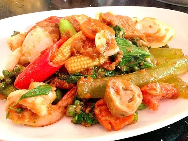 Thai Styled Fried Seafood Noodle เซี้ยงไฮ้ผัดขี้เมาทะเล 🍎🐙🍃|Pat Zaaさん