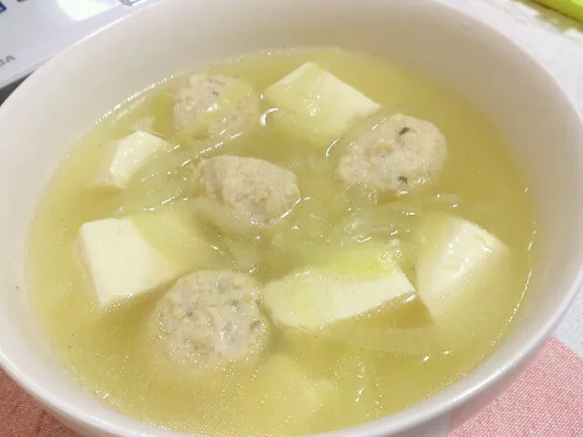 Snapdishの料理写真:豆腐と鶏団子の中華風スープ|サクラ＊キホン暇人＊さん