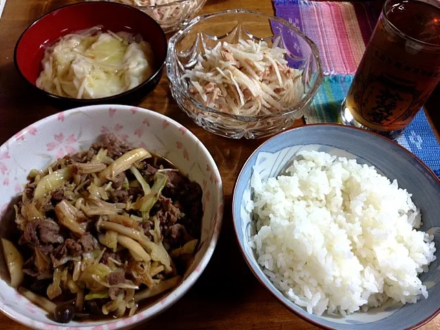 すき焼き風炒め(^O^)／ダイコンとツナのサラダ🍴ワンタンスープ😁|すかラインさん