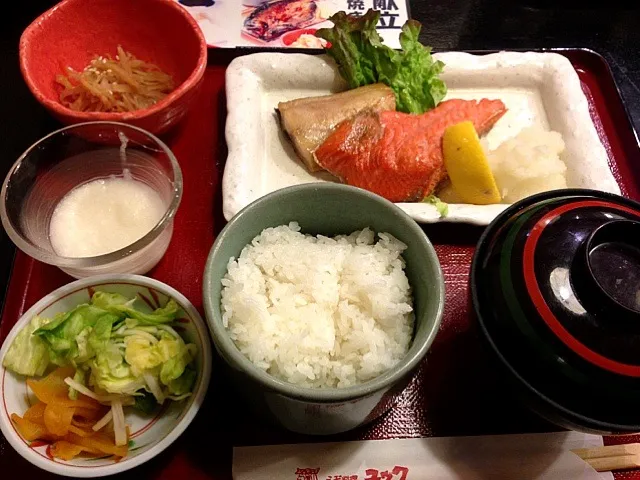 ปลาแซลมอนย่าง 焼鮭定食🐟@えぞ料理 ユック 銀座一丁目店|akiさん