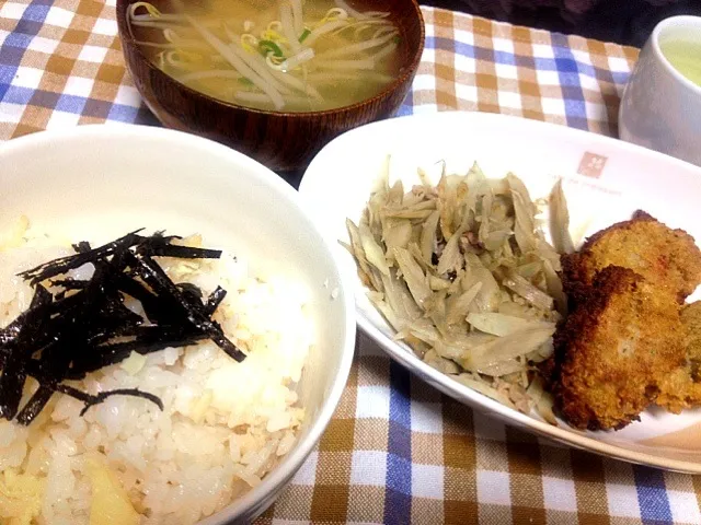 帆立の炊き込みご飯、ゴボウの金平、レンコンのつみれ揚げ|食いしん坊もりもりさん