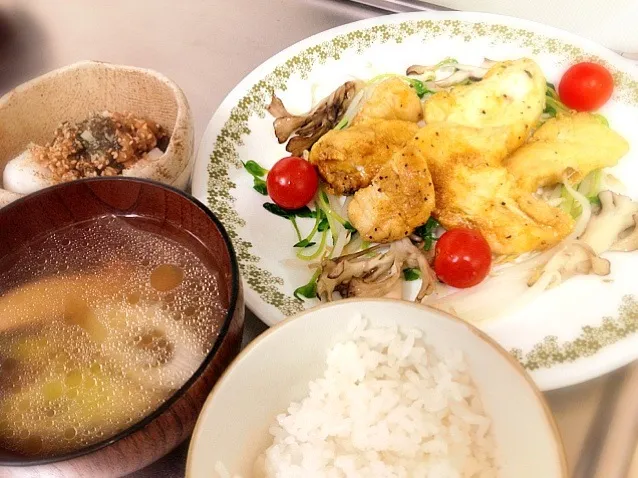 Snapdishの料理写真:チキンカレーソテー、チーズはんぺん納豆和え、エリンギとネギのスープ|みーさん