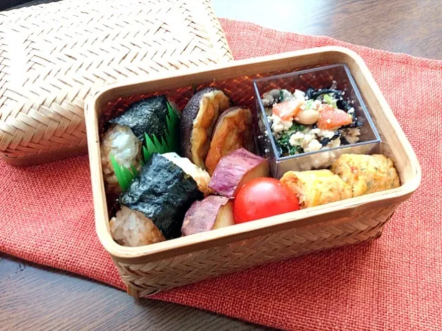 焼きおにぎり盛り沢山BENTO♡|黒髪さんさん