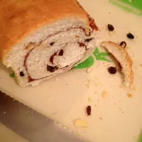 Cinnamon raisin bread|casey meinerdingさん