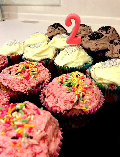 Snapdishの料理写真:birthday cupcakes|Cさん