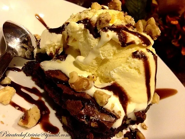 Brownie Bottom Pie withVanilla ice cream and Walnuts❤|Taste-New Americanさん