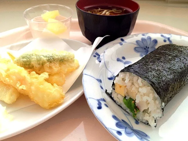 今日の社食は恵方巻きセット。いろいろとカオスw|ルーア・ブランカさん