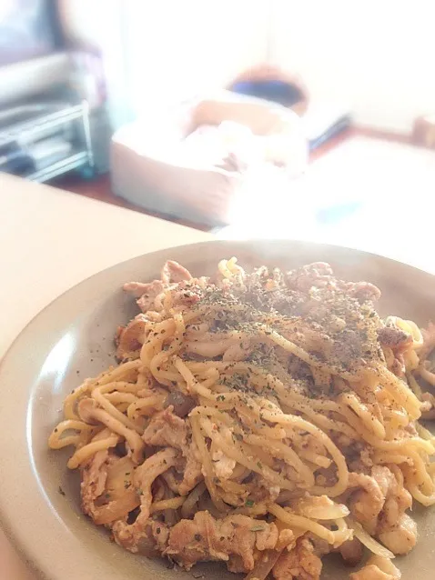 Snapdishの料理写真:冷蔵庫の余り物焼きそば|coichiさん