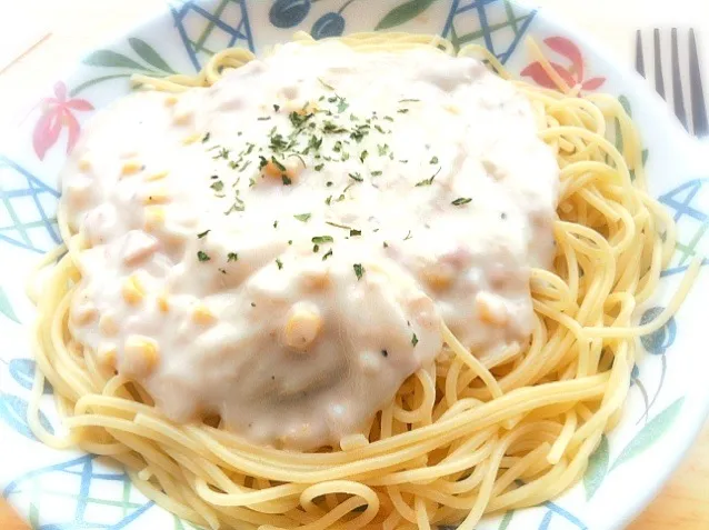 Snapdishの料理写真:本日のランチ。ツナクリームパスタ(350円)。可もなく不可もなし。|JTKさん