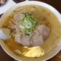 Snapdishの料理写真:函館塩豚のチャーシュー富士山盛り味噌ラーメン¥750写真が下手で上手く伝わらないが、チャーシューかなり入ってます(^○^)スープも美味い美味しく頂きましたぁ(^^)／~~~|函館B級グルメ調査隊体調さん